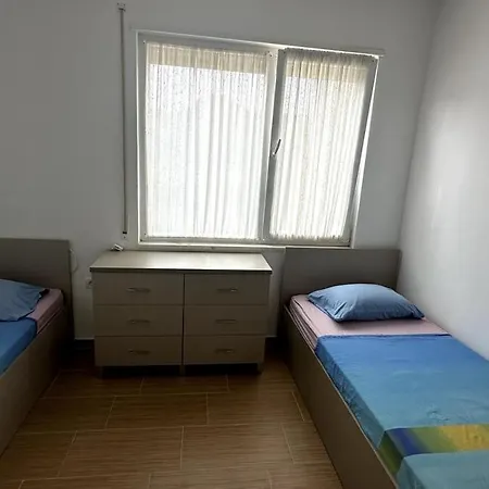 アパート Artani ドゥラス